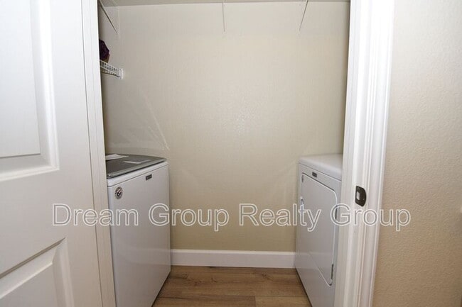 Foto del edificio - 8555 W Russell Rd