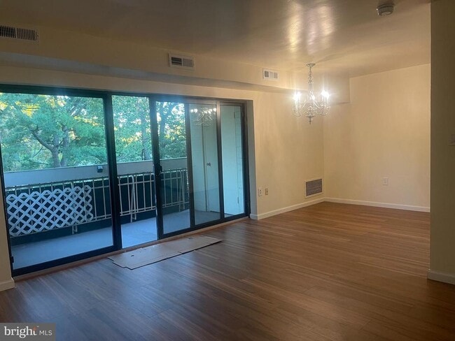 Building Photo - 6135 Leesburg Pike