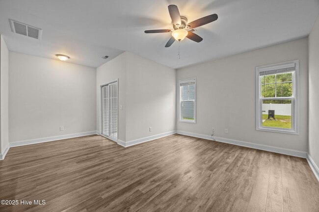 Building Photo - 211 N Stingray Ln