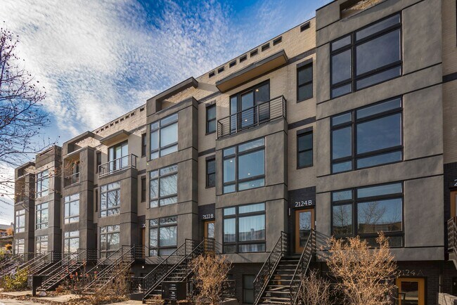 Foto del edificio - 2122 3rd St NE