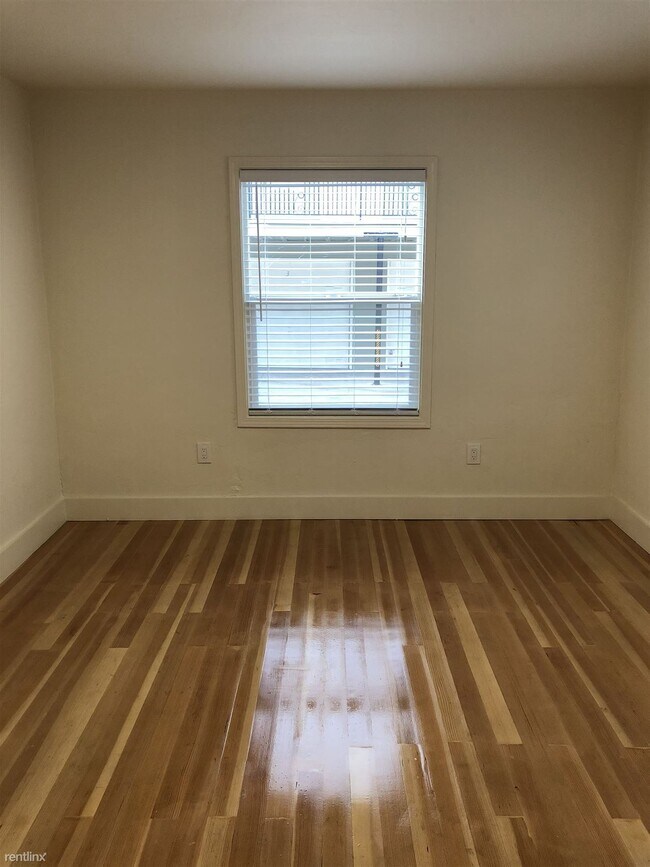 Building Photo - 2 br, 1 bath 4plex - 1221 Ashby Ave