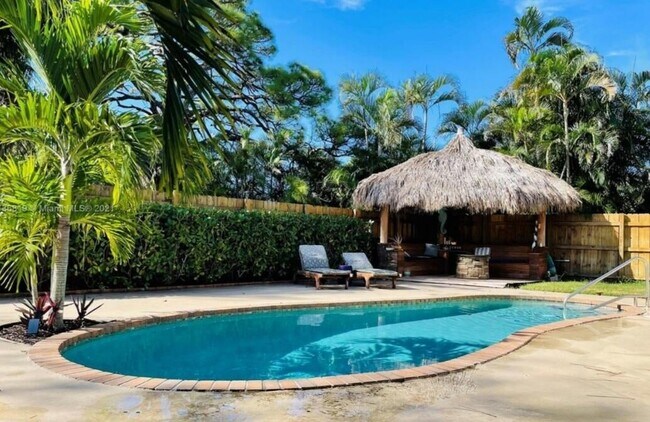 Foto del edificio - 3996 NW 7th Ct