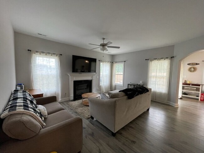 Foto del edificio - FIVE Bedroom in Oyster Landing