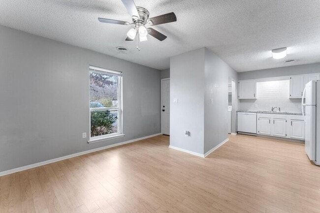 Foto del edificio - 2316-2318 Raven Ln