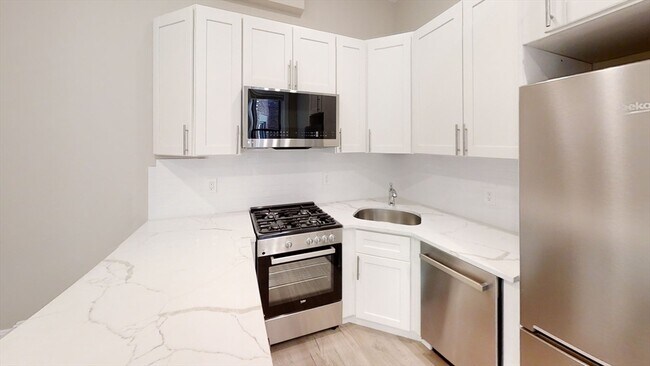 Foto del edificio - 14 Edgerly Rd