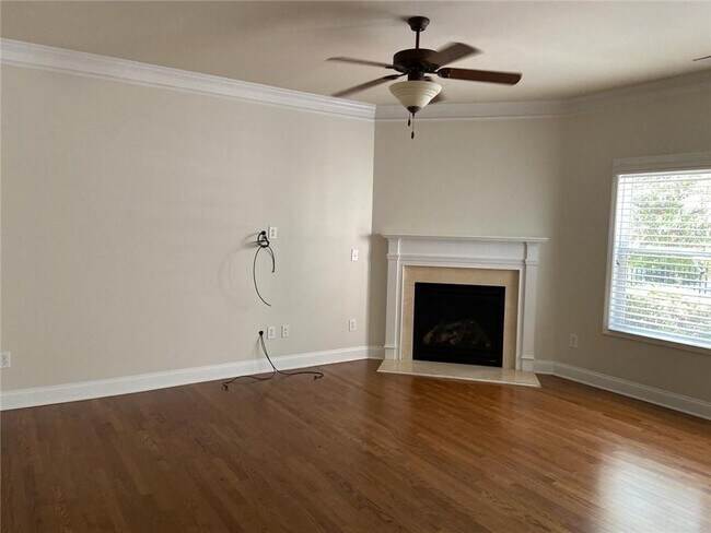Building Photo - 3807 Manor View