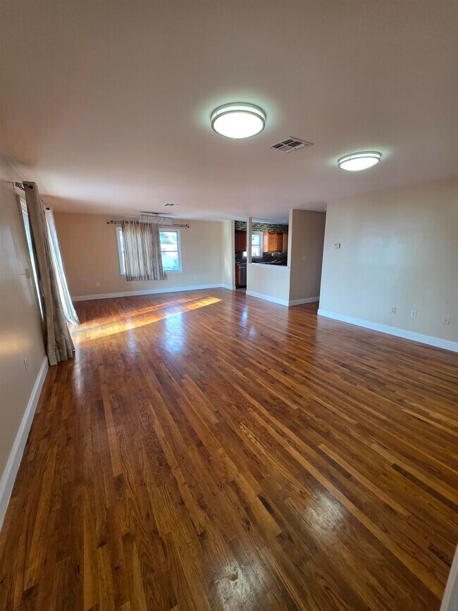 Foto del edificio - 6400 Smith Ave