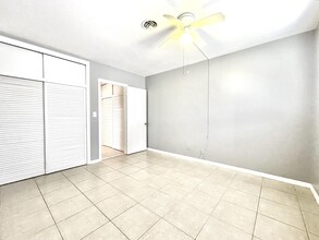 Building Photo - 1021 Crystal Lake Dr