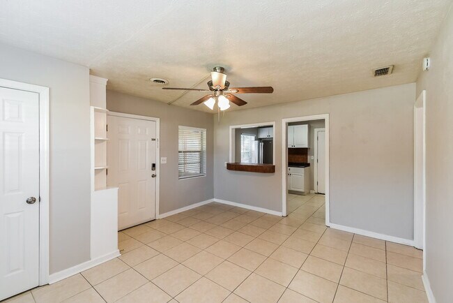 Foto del edificio - 7909 Caxton Cir W