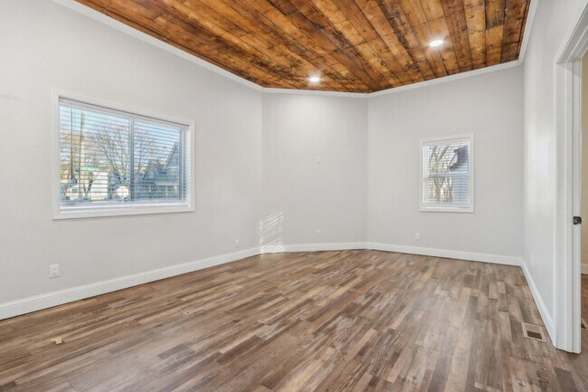 Building Photo - 3405 W Auer Ave