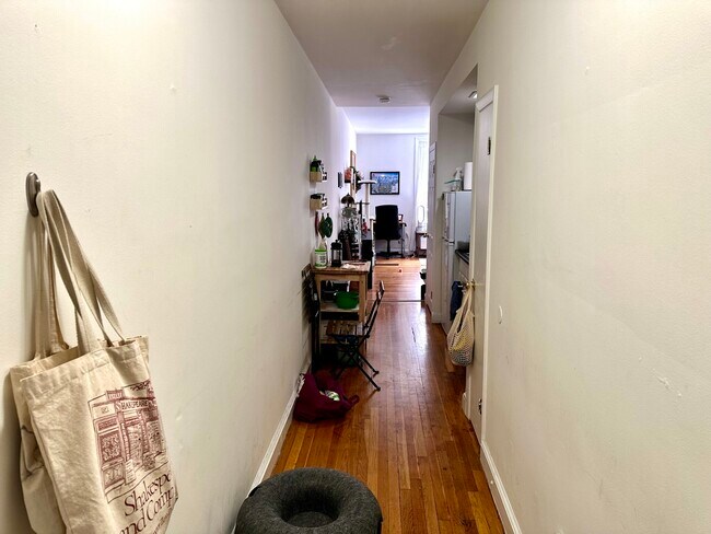 Building Photo - 529 Beacon St