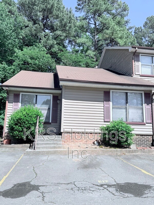 Foto del edificio - 612 Kendall Dr