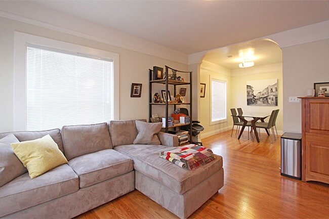 Building Photo - OPEN HOUSE: Sunday (6/8) 12:00pm-12:30pm. ...