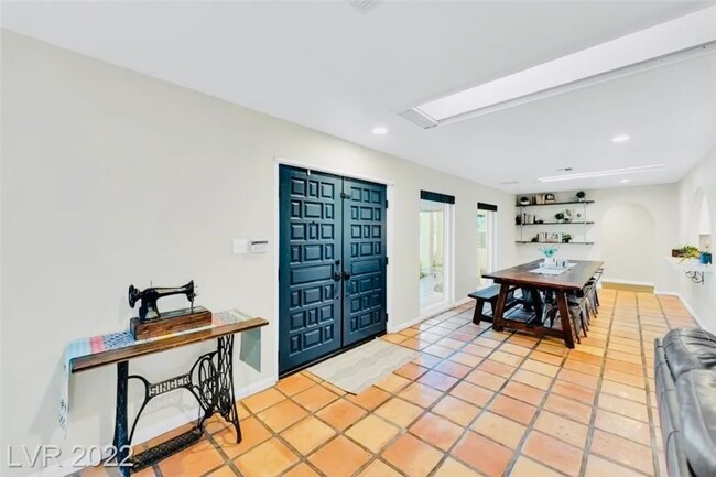 Foto del edificio - COMING SOON: Single Story 5 Bd, 4 Bth, Inc...