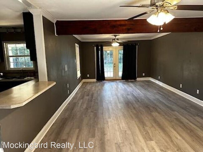 Building Photo - 3 br, 2 bath House - 2625 E. Cavett