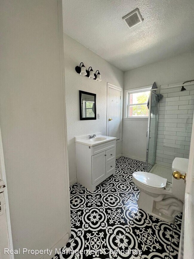 Building Photo - 2 br, 1 bath House - 616 W Craig Pl Unit 102