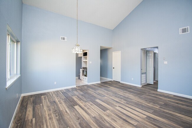 Building Photo - 16419 N Bend Dr