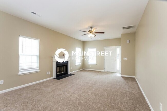 Building Photo - 4 Bedroom Pet-Friendly Home in Charlotte, NC with Main Street Renewal
