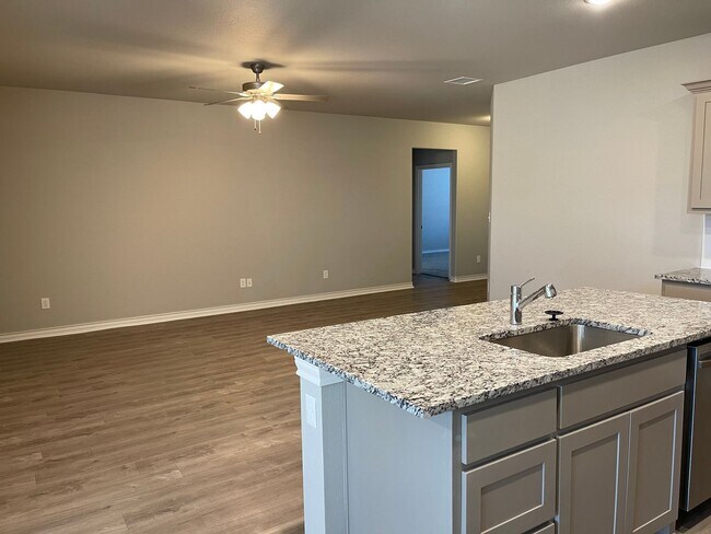 Building Photo - 4 bed 2 bath 2 car garage Frenship ISD!
