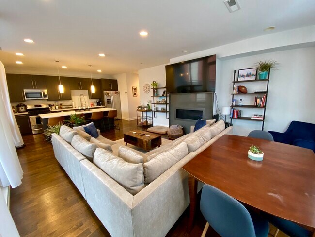 Foto del edificio - 2366 N Seeley Ave