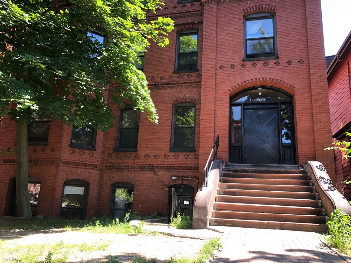 Primary Photo - 14 Davis Ave