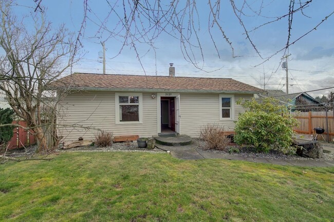 Building Photo - 2125 Cedar St