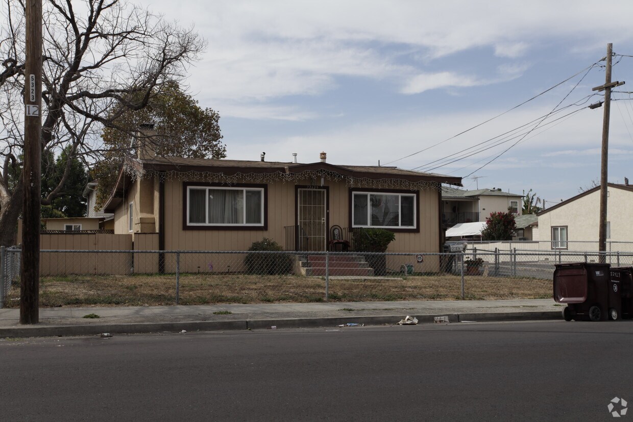 Foto del edificio - 22423-22429 S Garden Ave