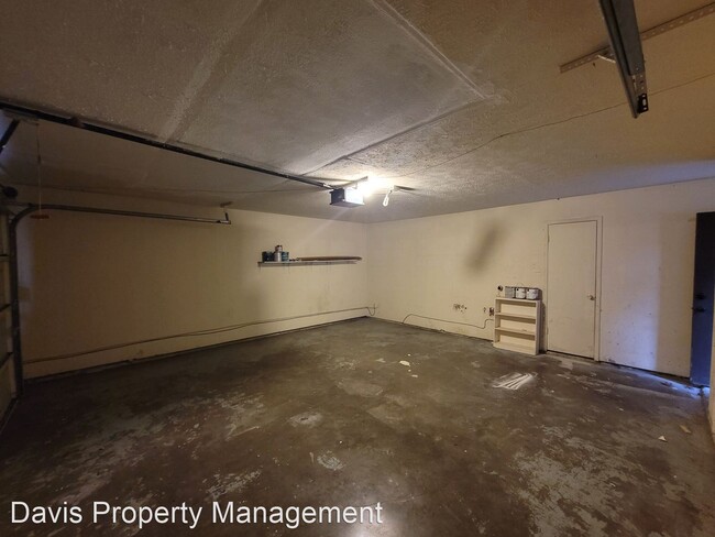 Building Photo - 3 br, 2.5 bath House - 1821 GREENSPRING CI...