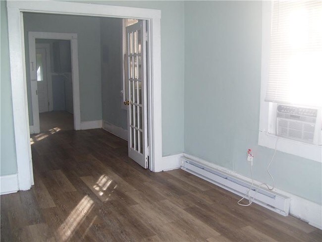 Building Photo - 1026 W 37th St
