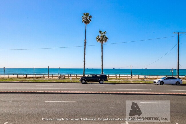 Building Photo - 1116 Pacific Coast Hwy