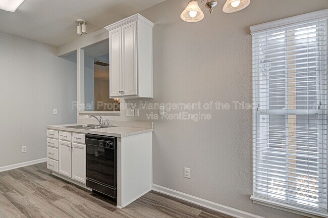 Foto del edificio - 5972 Hollow Wood Ct