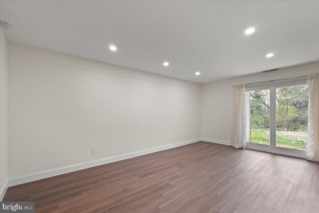 Building Photo - 17 Wexford Dr