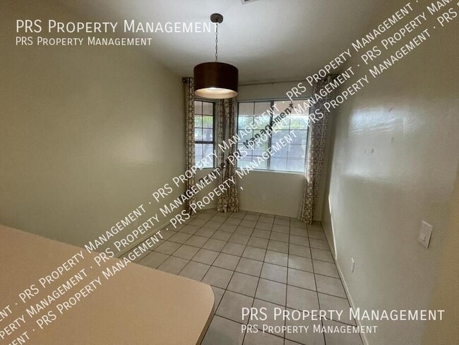 Foto del edificio - 291 S Forest Dr