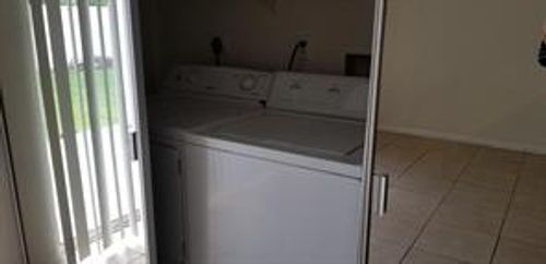 Foto del edificio - 5120 Elmhurst Rd