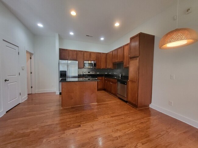 Foto del edificio - 904 Warren Burgess Ln