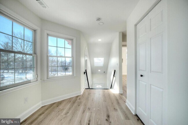 Building Photo - 1326 Chanticleer