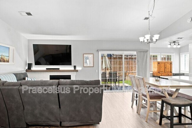 Building Photo - 2039 Waterbury Dr