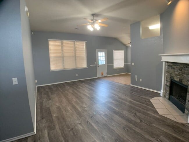 Building Photo - Three Bedroom Edmond!!!