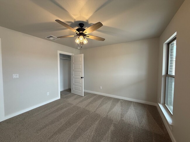 Foto del edificio - 323 Trailblazer Ln