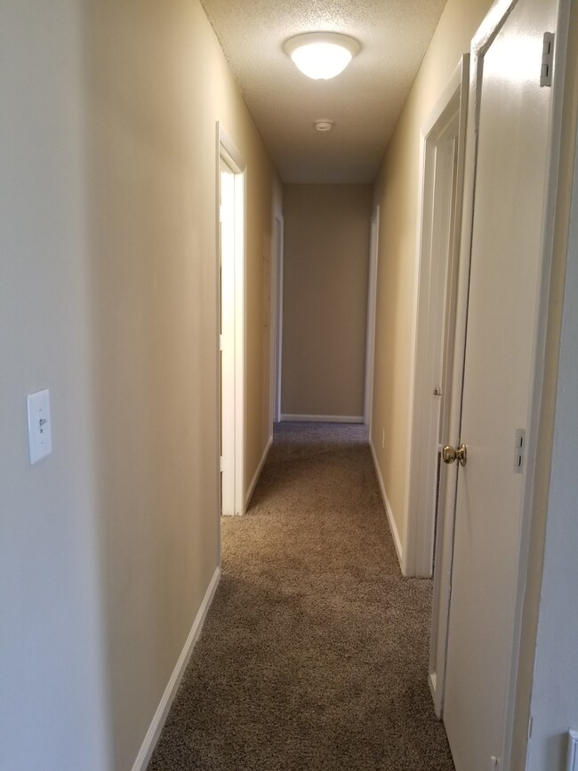 Building Photo - 600 Cork Tree Ln