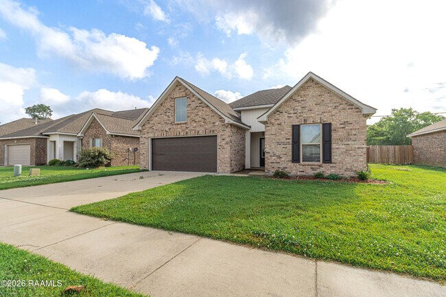 Foto del edificio - 304 Tall Meadows Ln