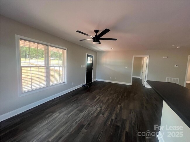 Foto del edificio - 2775 S US 321 Hwy