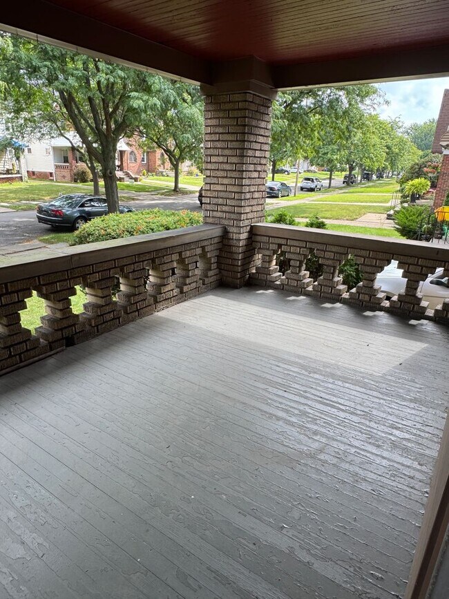 Building Photo - 17812 E Park Dr