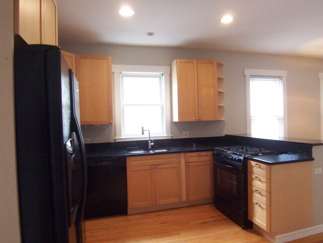 Foto del edificio - 1419 Darrow Ave