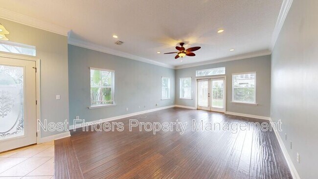 Building Photo - 837 10th Ave S