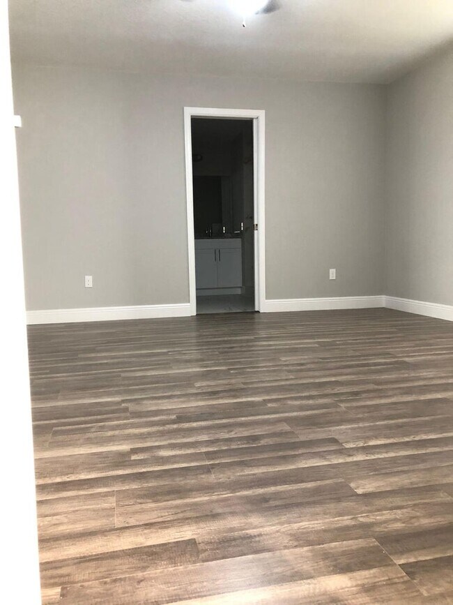 Building Photo - 1893 Shower Tree Way