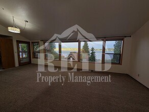 Building Photo - 8876 Utah St NE