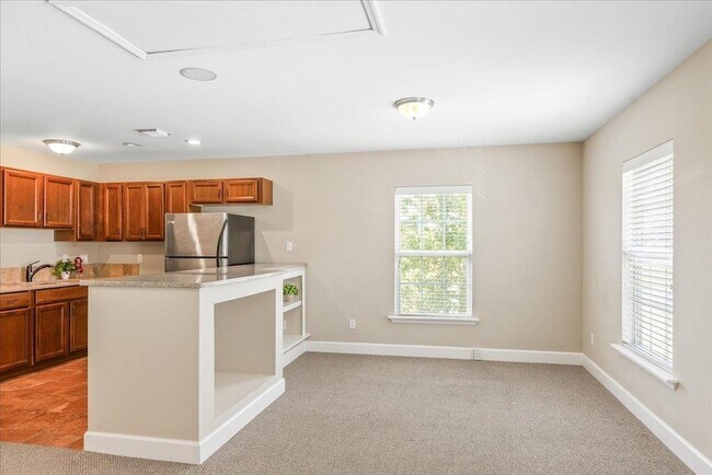 Foto del edificio - 2458 Goldenrod Wy