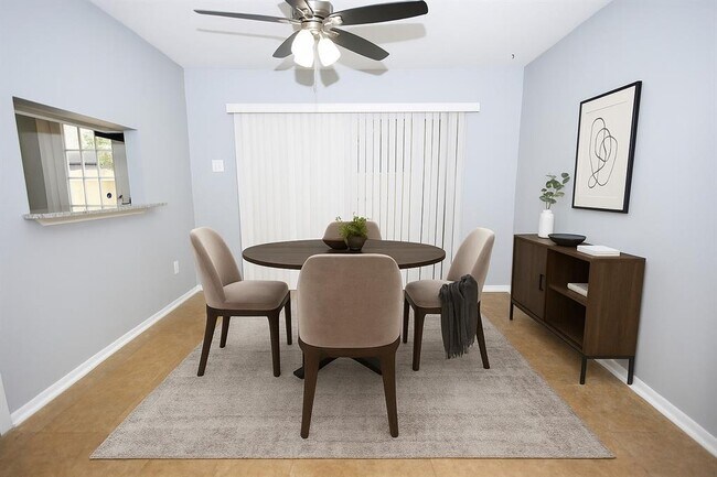 Foto del edificio - 7925 Grove Ridge Dr