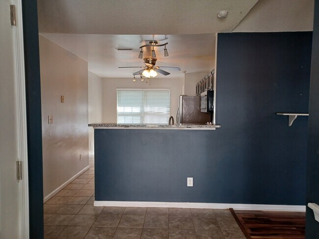 Building Photo - 5053 Huntclub Chase
